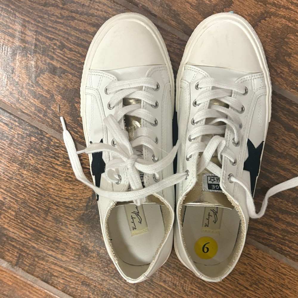 Vintage Havana - White Sneakers with Black Star Detail. Size 9 but runs small.